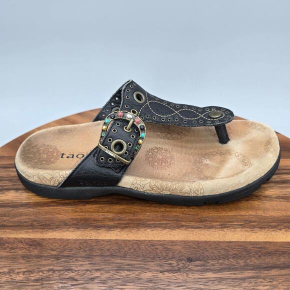 Taos Serena Sandals Womens 6 Black Leather Studded Buckle Comfort Thong Toe Post - Picture 1 of 9